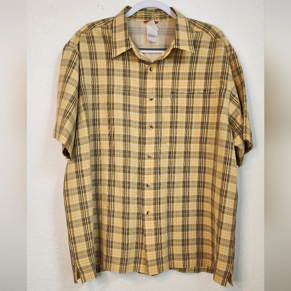 The North Face Men's Yellow‎ and Black Short Sleeve Outdoor Shirt, Size XL